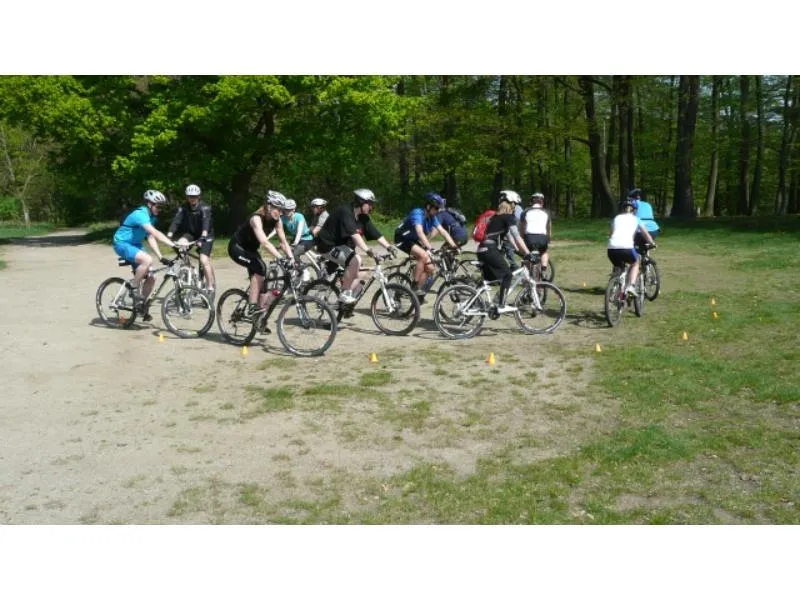 Balance & Grundposition Übung in der Gruppe